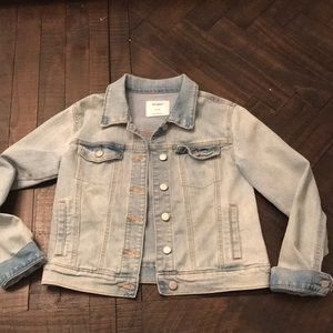 Girls light-washed jean jacket. Gently worn. Size:XL (14) brand: Old Navy